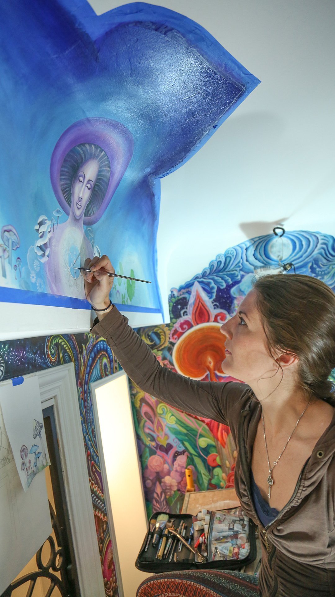 Krystleyez painting in Mushroom Cafe